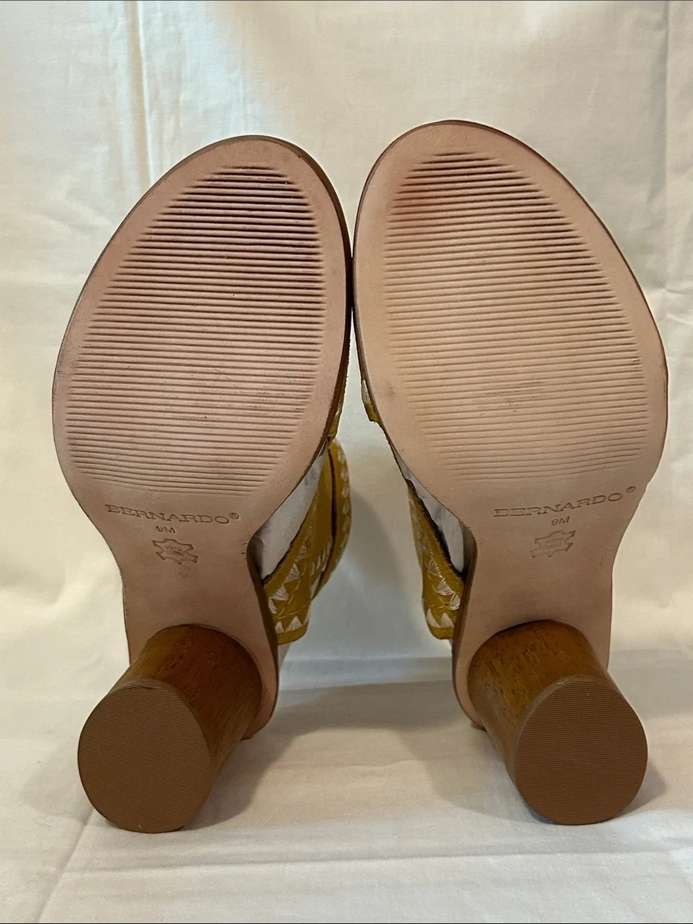 Bernardo Harper Mustard Yellow Suede Peep Toe Shooties Sz 9 Southwestern Emb NEW